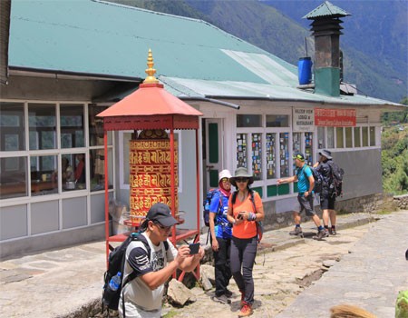 trekkers having break for toilet use along everest base camp trek