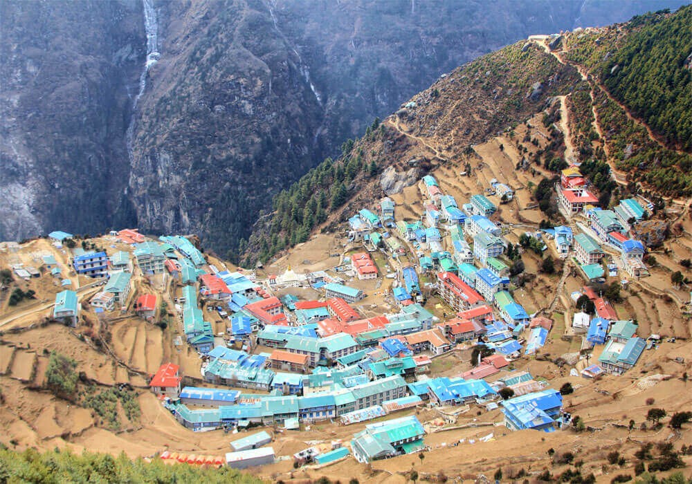 namche bazaar buildings for odges, shopes, bars and more