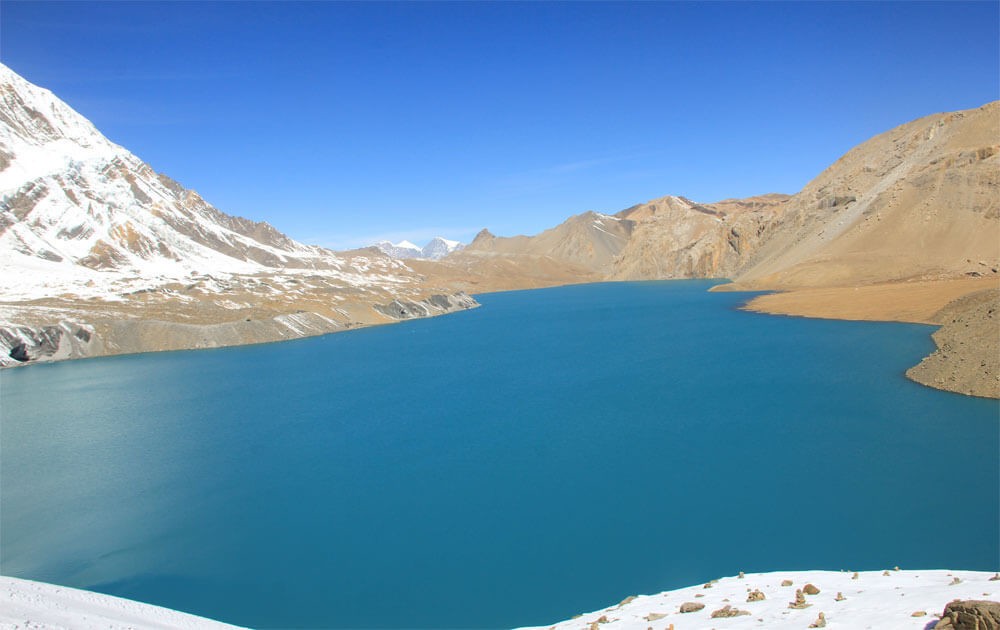 unfrozen tilicho lake in autumn on the annapurna circuit circuit with tilicho lake trek.