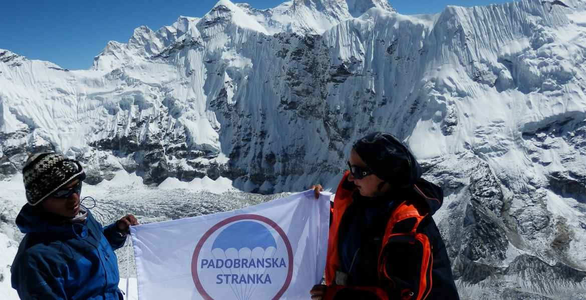 climbers succesfully reach the summit of Island Peak in the best season autumn