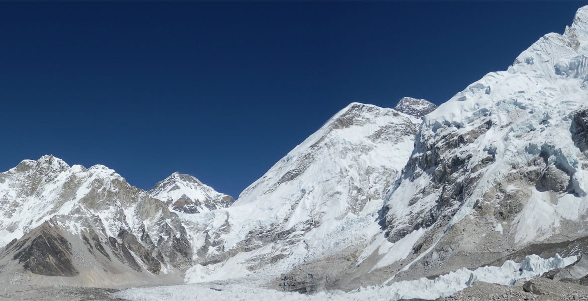 everest himalaya in a clear day with beautiful sky during the everest base camp trek