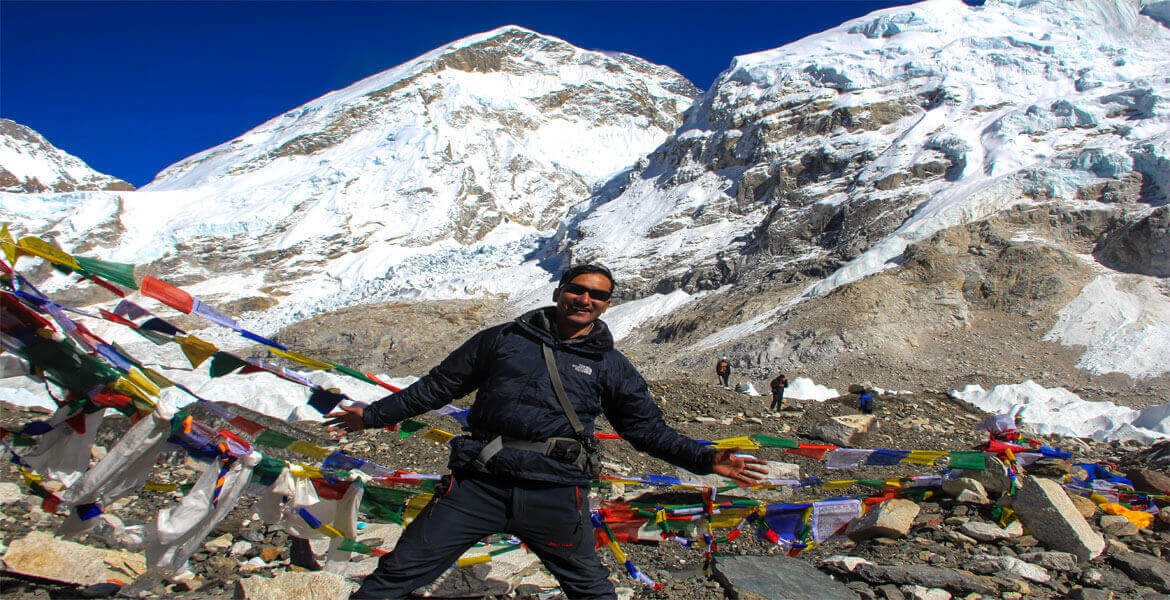 trekking guide at the everest base camp, bright everest himalayas and blue sky in a clear day during the everest base camp trekking.