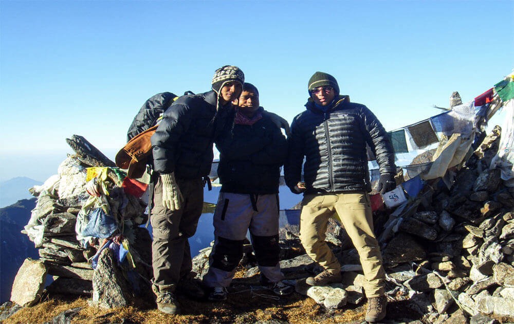 trekkers at sele la pass in kanchenjunga circuit trek